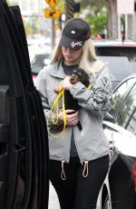 IGGY AZALE Out with Her Dog in Miami 06/09/2019