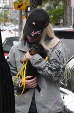 IGGY AZALE Out with Her Dog in Miami 06/09/2019