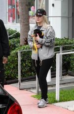 IGGY AZALE Out with Her Dog in Miami 06/09/2019