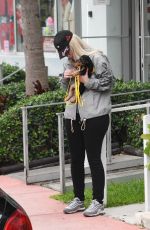 IGGY AZALE Out with Her Dog in Miami 06/09/2019