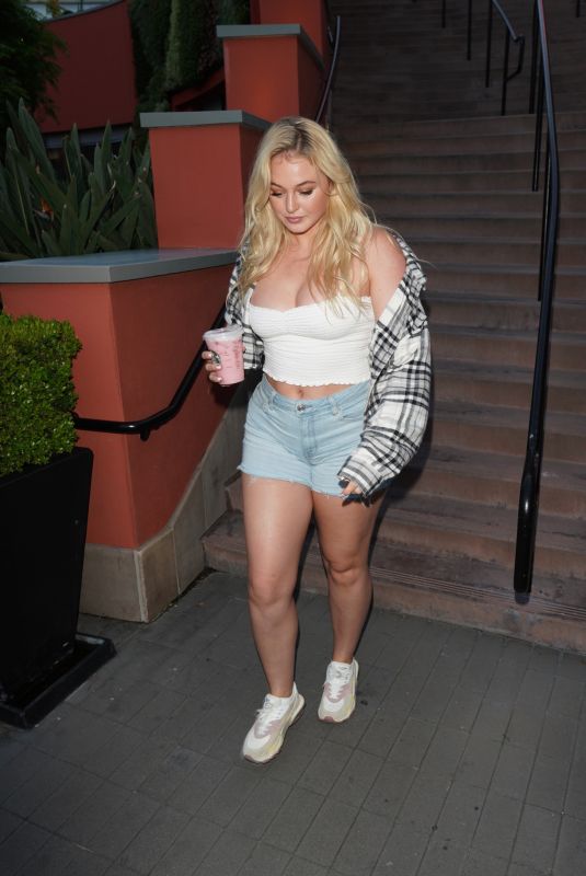 ISKRA LAWRENCE Leaves Starbucks in Los Angeles 06/08/2019
