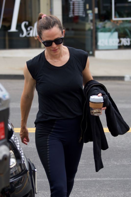 JENNIFER GARNER Out for Coffee in Brentwood 06/01/2019