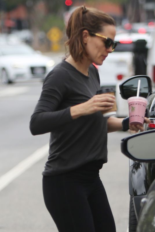 JENNIFER GARNER Out in Santa Monica 06/21/2019