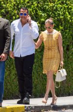 JENNIFER LOPEZ Arrives at Her Children