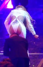 JENNIFER LOPEZ Performs at It