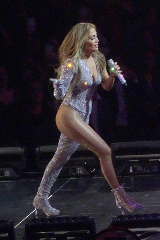 JENNIFER LOPEZ Performs at It