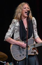 JENNIFER NETTLES Performs at Josh Groban