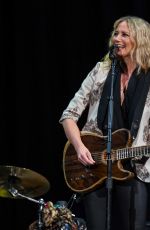 JENNIFER NETTLES Performs at Josh Groban