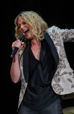 JENNIFER NETTLES Performs at Josh Groban