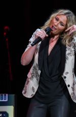 JENNIFER NETTLES Performs at Josh Groban