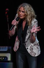 JENNIFER NETTLES Performs at Josh Groban