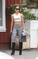 KATE BECKINSALE Shopping at Brentwood Country Market 06/14/2019