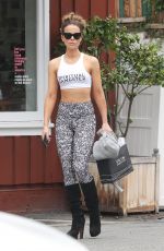 KATE BECKINSALE Shopping at Brentwood Country Market 06/14/2019