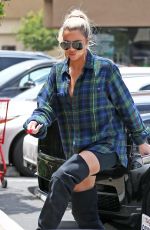 KHLOE KARDASHIAN at Maxwell Dog