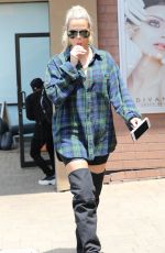 KHLOE KARDASHIAN at Maxwell Dog