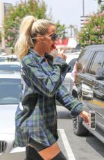 KHLOE KARDASHIAN at Maxwell Dog