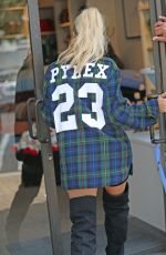 KHLOE KARDASHIAN at Maxwell Dog