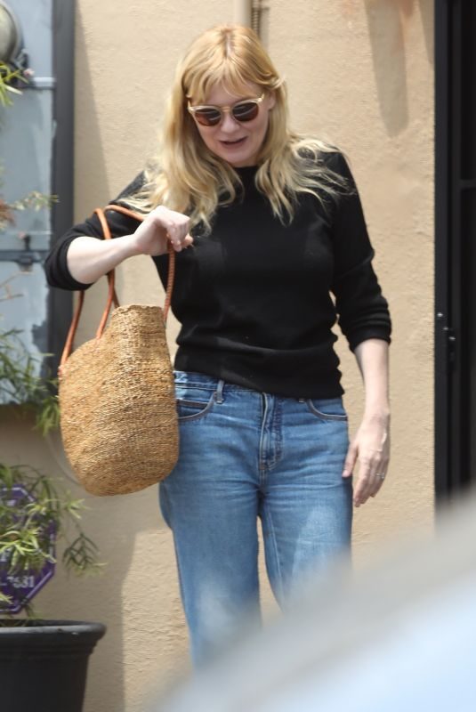 KIRSTEN DUNST Leaves Lakeside Nail Spa in Toluca Lake 06/14/2019
