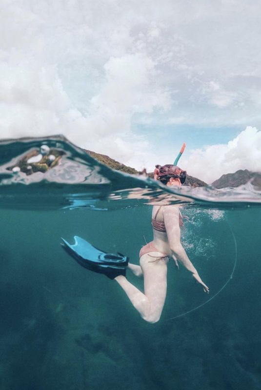 MAISIE WILLIAMS in Bikini in Seychelles - Instagram Picture 06/27/2019