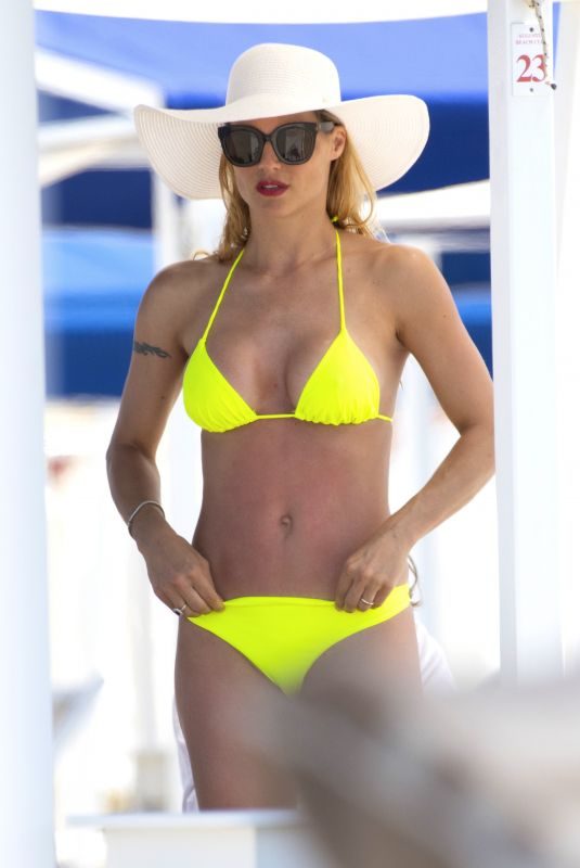 MICHELLE HUNZIKER in Bikini in Forte Dei Marmi 06/18/2019