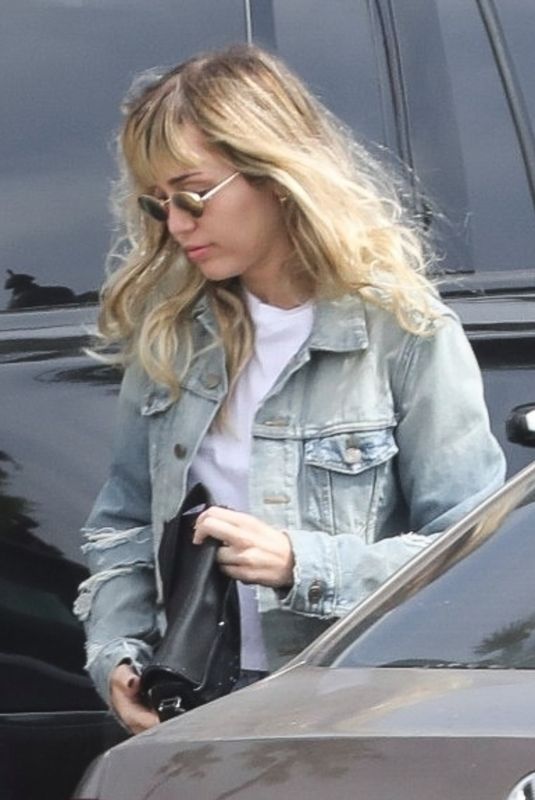 MILEY CYRUS Leaves Pavilions Market in Malibu 06/09/2019
