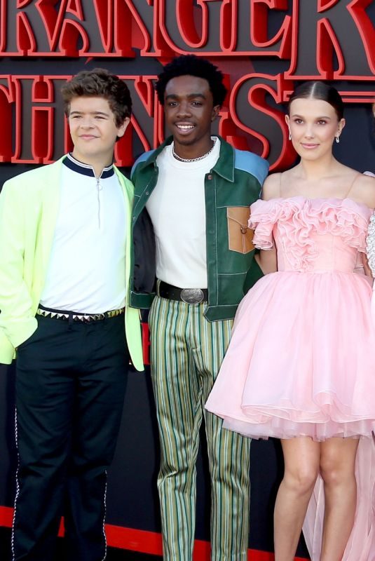 MILLIE BOBBY BROWN, SADIE SINK, Gaten Matarazzo, Caleb McLaughlin, Finn Wolfhard and Noah Schnapp at Stranger Things Premiere