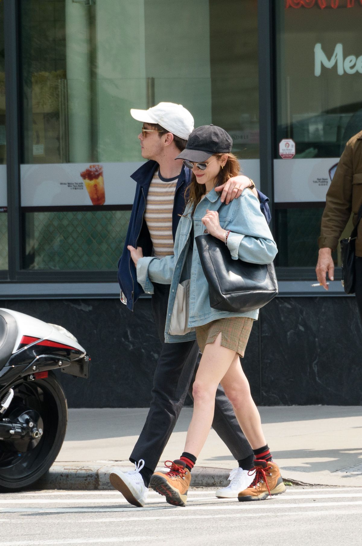 NATALIA DYER and Charlie Heaton Out in New York 06/05/2019 – HawtCelebs1200 x 1807