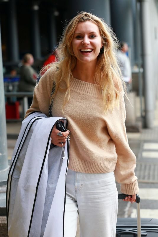 OLIVIA BROMLEY Out in Manchester 06/03/2019
