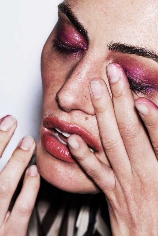 PHOEBE TONKIN for Veni Magazine, July 2019