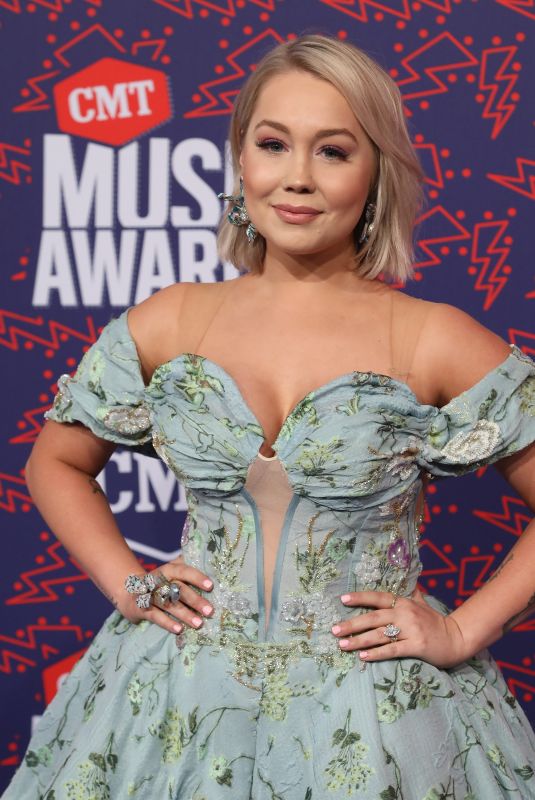 RAELYNN at 2019 CMT Music Awards in Nashville 06/05/2019