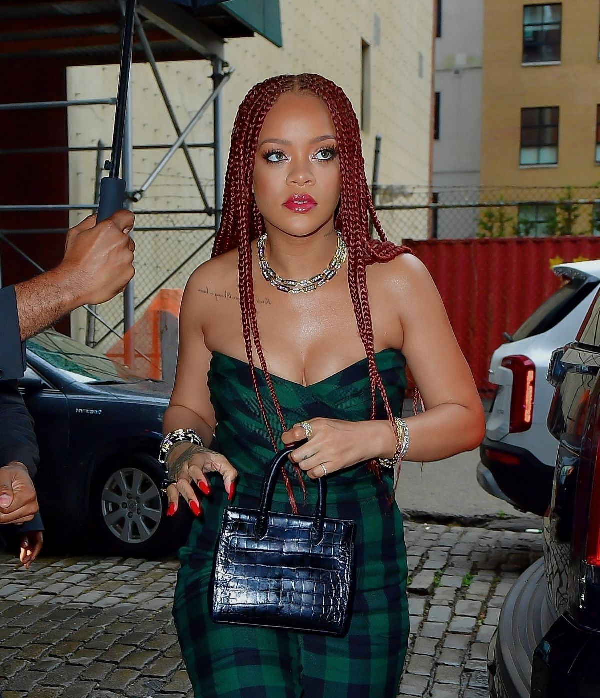 rihanna-arrives-at-late-night-with-seth-meyers-in-new-york-06-19-2019-2.jpg