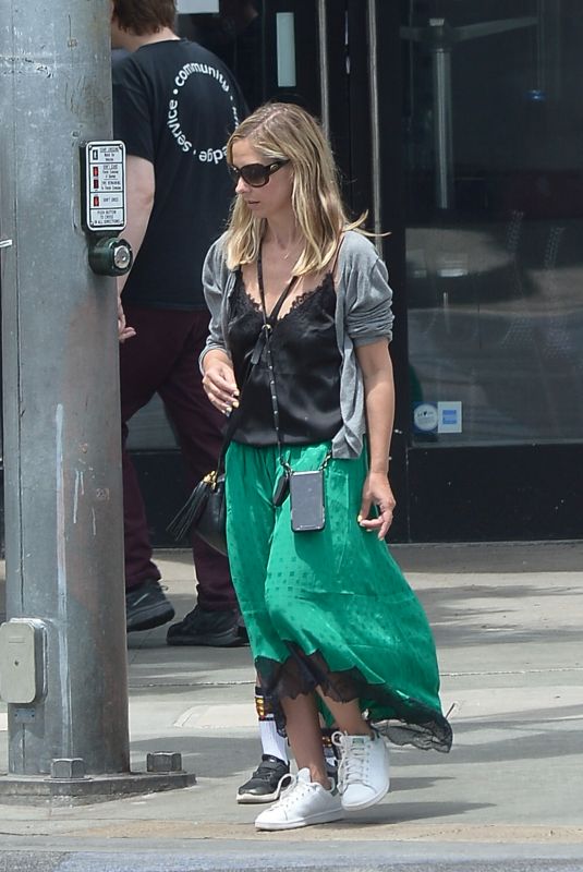 SARAH MICHELLE GELLAR Out Shopping in Los Angeles 06/13/2019