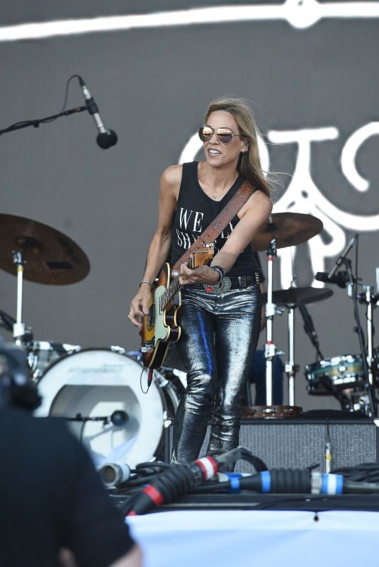 SHERYL CROW Performs at Glastonbury Festival 06/28/2019