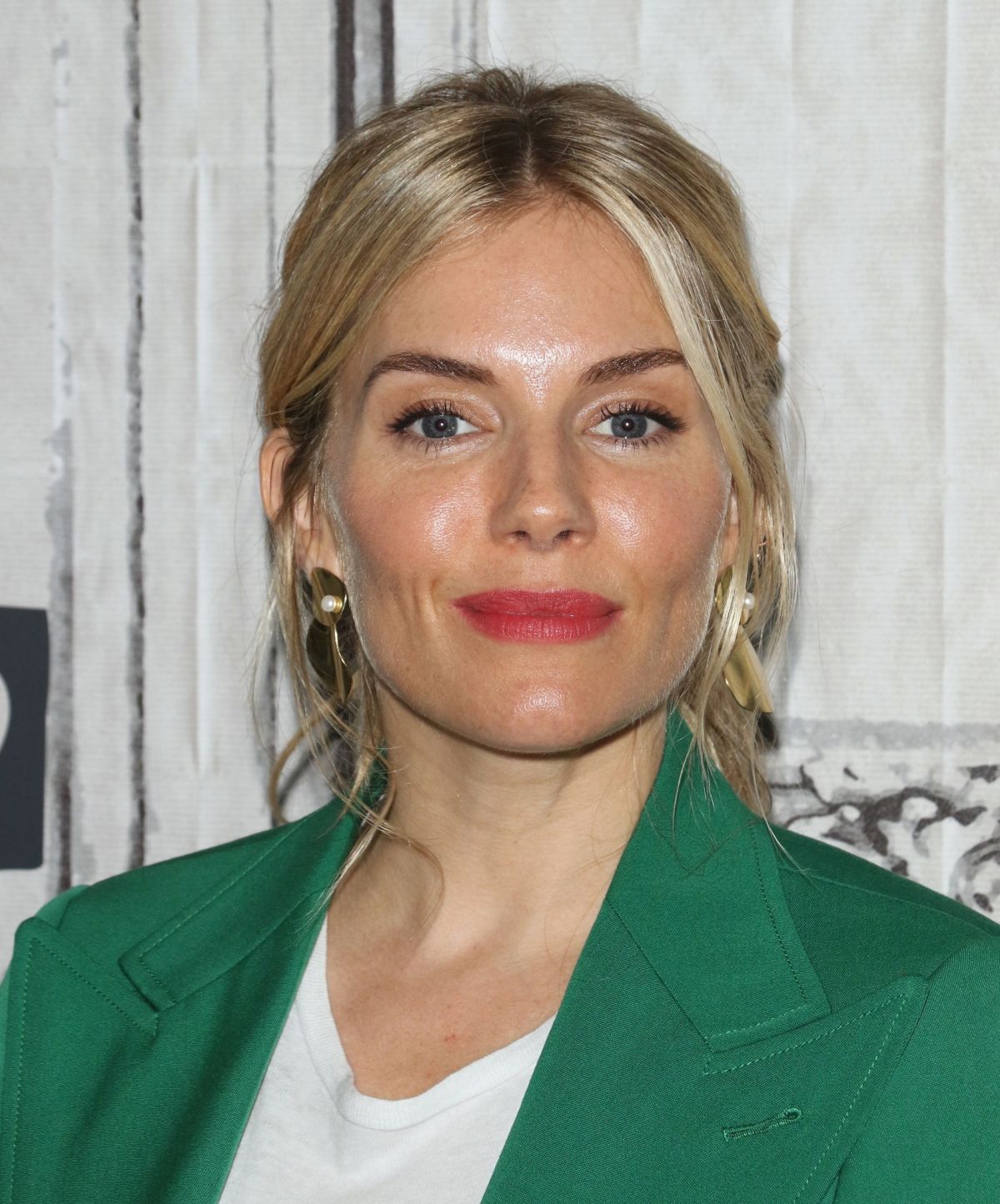 List 99+ Images recent pictures of sienna miller Stunning