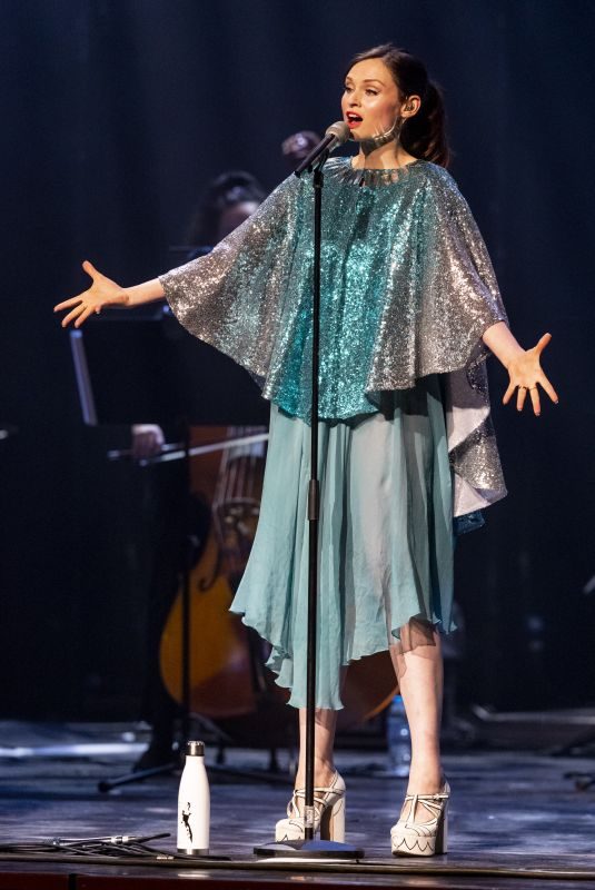 SOPHIE ELLIS-BEXTOR Performs at Usher Hall in Edinburgh 06/11/2019