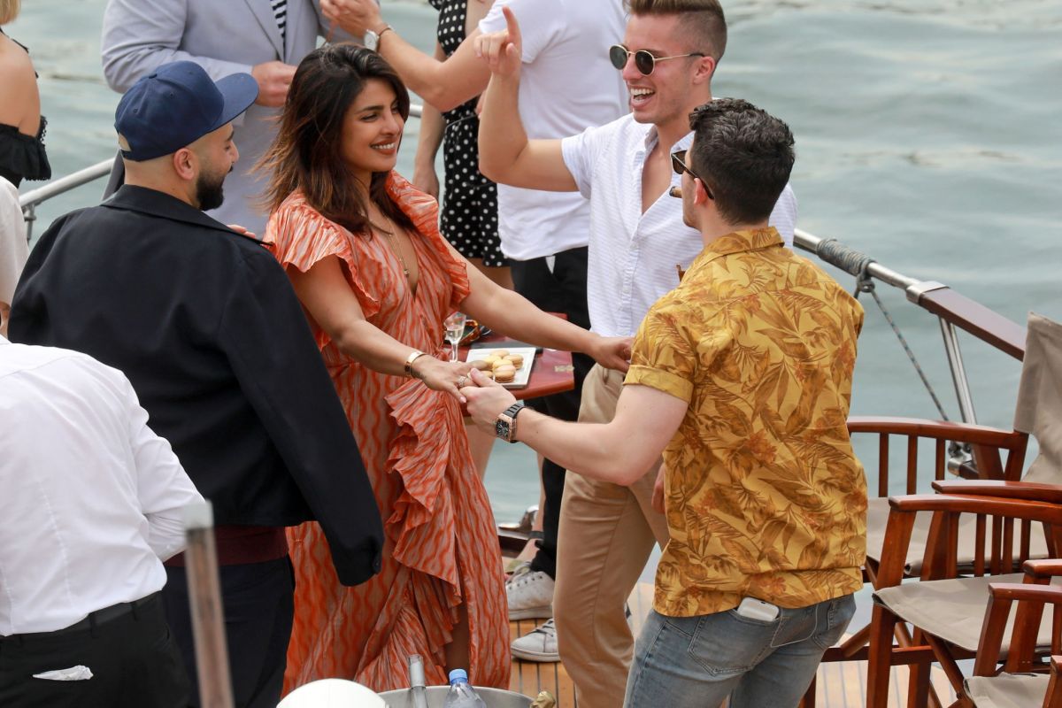 SOPHIE TURNER, PRIYANKA CHOPRA and Nick and Joe Jonas on at Prewedding Party at Boat ...1200 x 800