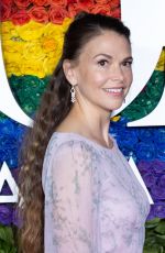 SUTTON FOSTER at 2019 Tony Awards in New York 06/90/2019