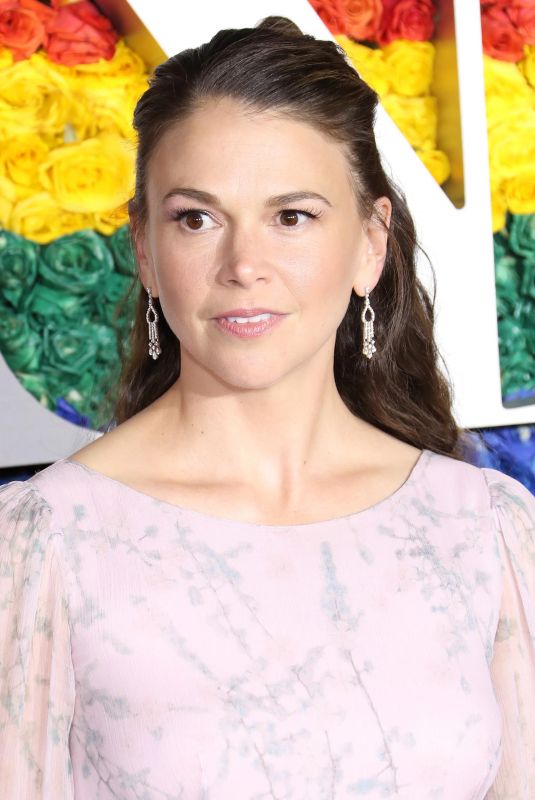 SUTTON FOSTER at 2019 Tony Awards in New York 06/90/2019