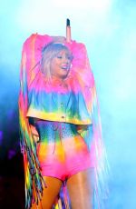 TAYLOR SWIFT Performs at 2019 Iheartradio Wango Tango in Los Angeles 06/01/2019