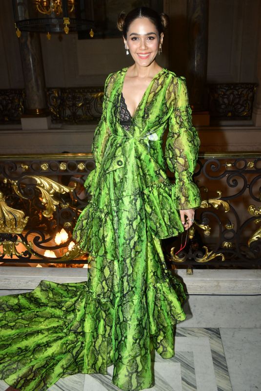 ARAYA HARGATE at Giambattista Valli Haute Couture Fall/Winter 2019/2020 Show in Paris 07/01/2019