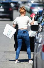 ARIEL WINTER Leaves Big Sugar Bakery in Studio City 06/30/2019