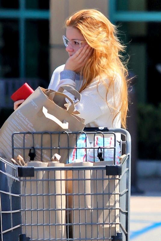 ARIEL WINTER Shopping at Gelson