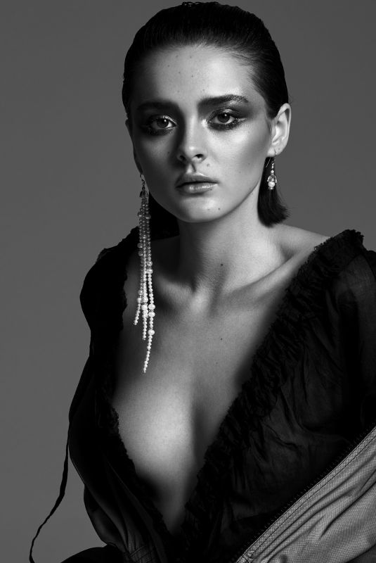 CHARLOTTE LAWRENCE for Tings Magazine, July 2019