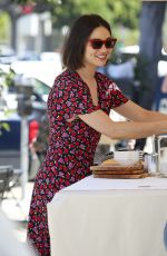 CRYSTAL REED Buys Flowers and Jewelry in Los Angeles 07/25/2019
