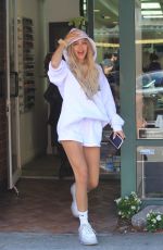 DELILAH HAMLIN Leaves Nail Salon in Beverly Hills 07/11/2019