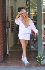 DELILAH HAMLIN Leaves Nail Salon in Beverly Hills 07/11/2019
