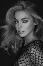 ELIZABETH TURNER on the Set of a Photoshoot, April 2019