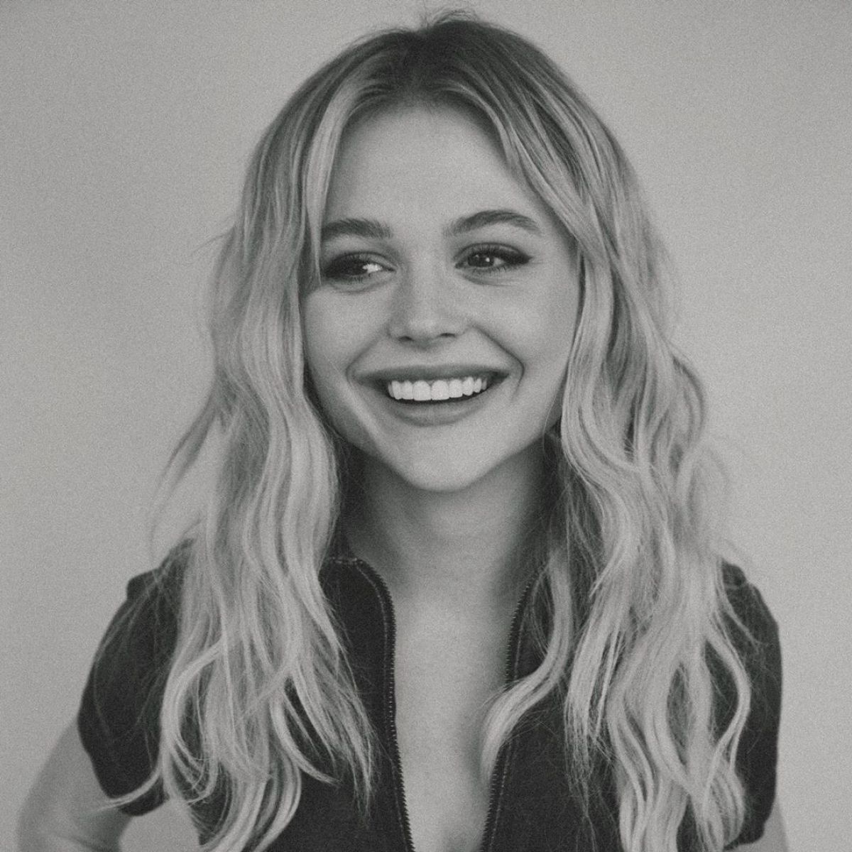 EMILY ALYN LIND at a Photoshoot, 2019.