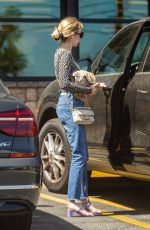 EMMA ROBERTS Shopping at Gleson