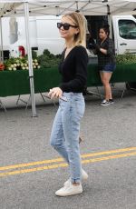 GENEVIEVE HANELIUS Shopping at Farmer